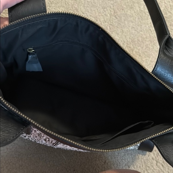 Fossil Black and White Calve Hair Shoulder Bag with Two-Tone Elegance - Picture 12 of 14